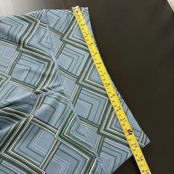 Victoria Sport VSX Knockout Capri Leggings M geometric color block activewear - Picture 7 of 12